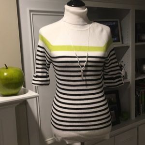 Short sleeved turtleneck